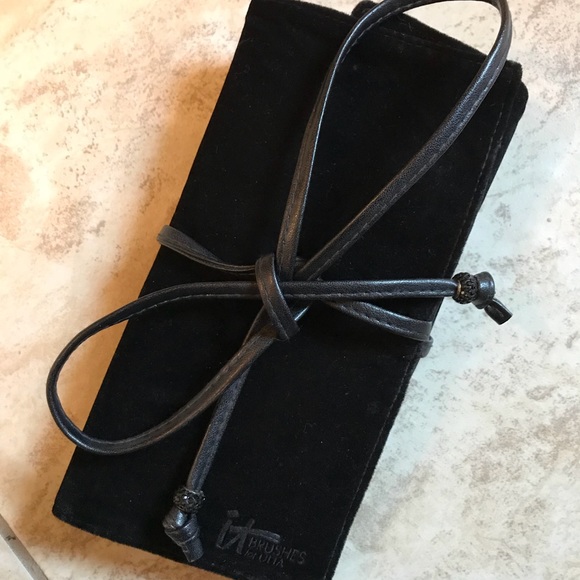 IT Brush Set from Ulta 5 piece - Picture 8 of 8